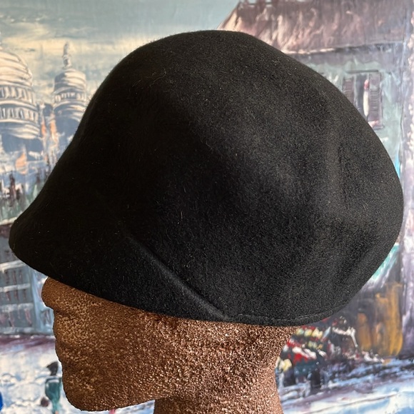 New Betmar New York 100% Wool Darling Cloche Style Cap With Bling - Picture 3 of 6